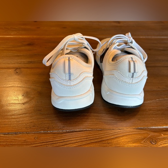 Youth New Balance running shoes - Picture 4 of 7